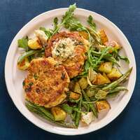 Crab Cakes & Spicy Caper Mayo