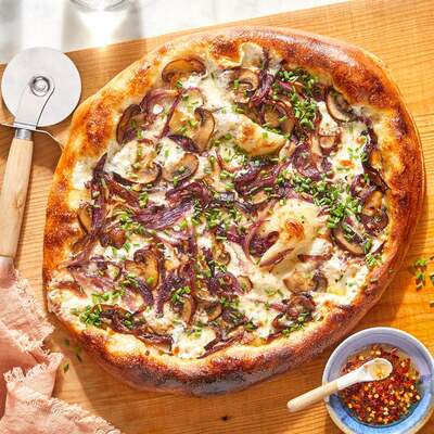 Mushroom & Shallot White Pizza