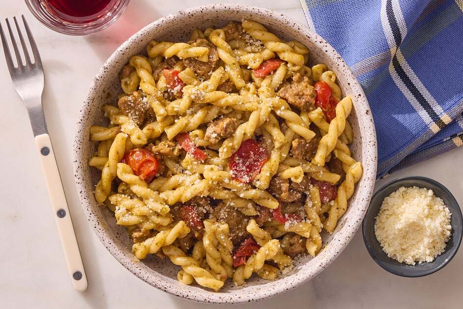 15-Min Spicy Sausage & Pesto Pasta