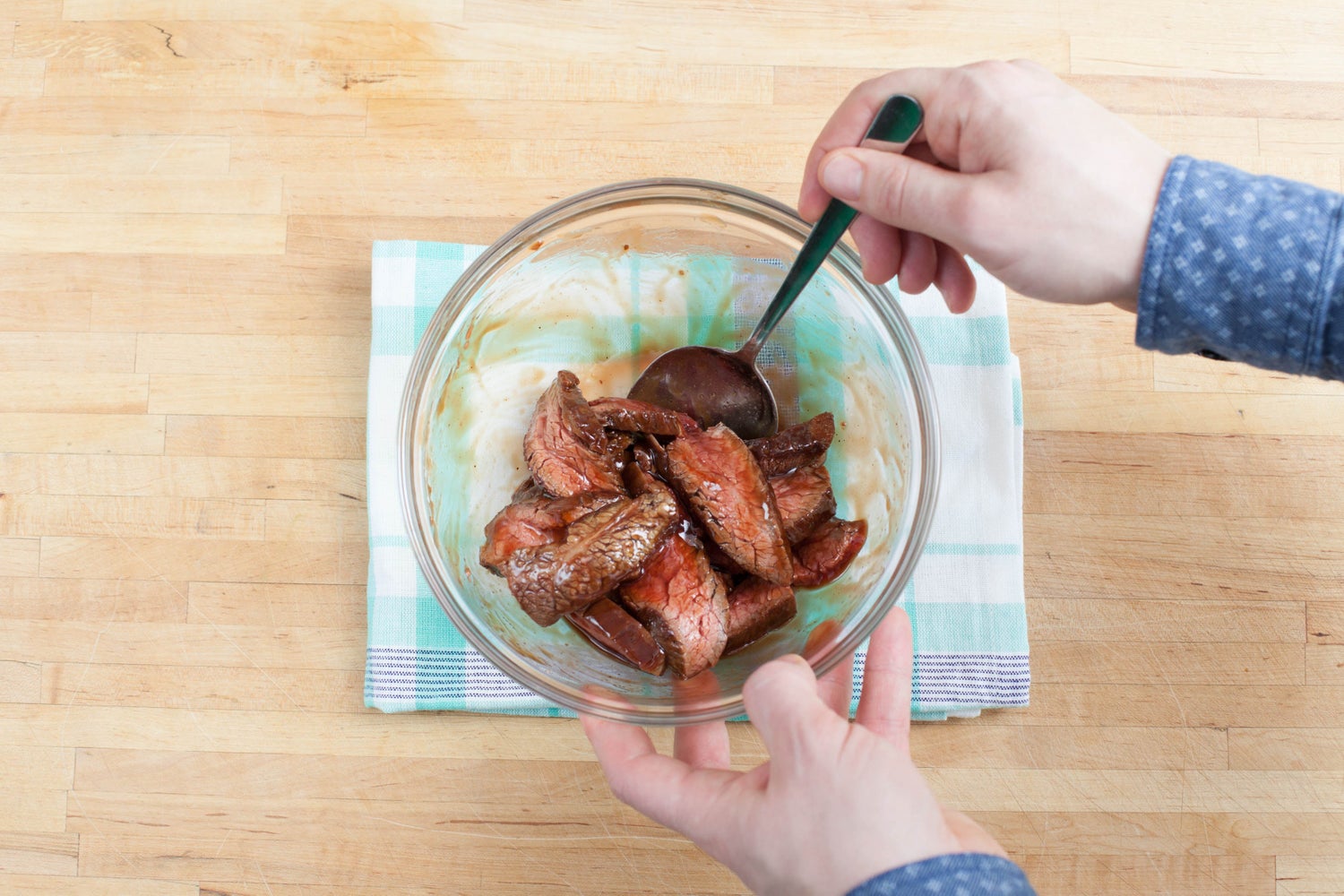 recipe-step-image-Slice the flank steak:}