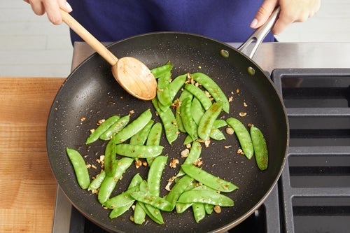 recipe-step-image-Cook the snow peas}