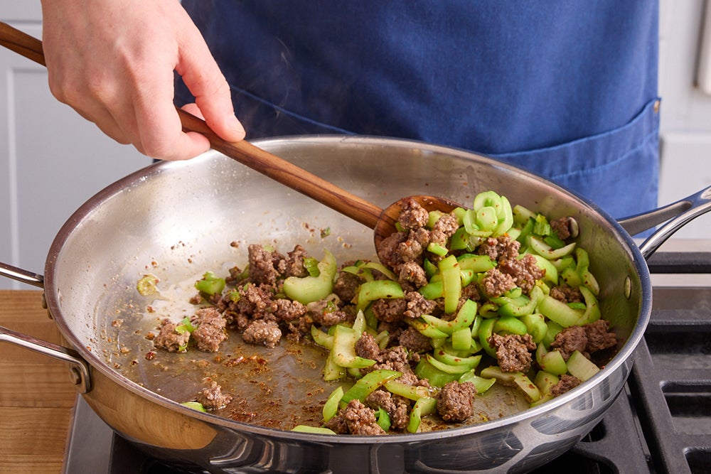 recipe-step-image-Cook the beef & vegetables }