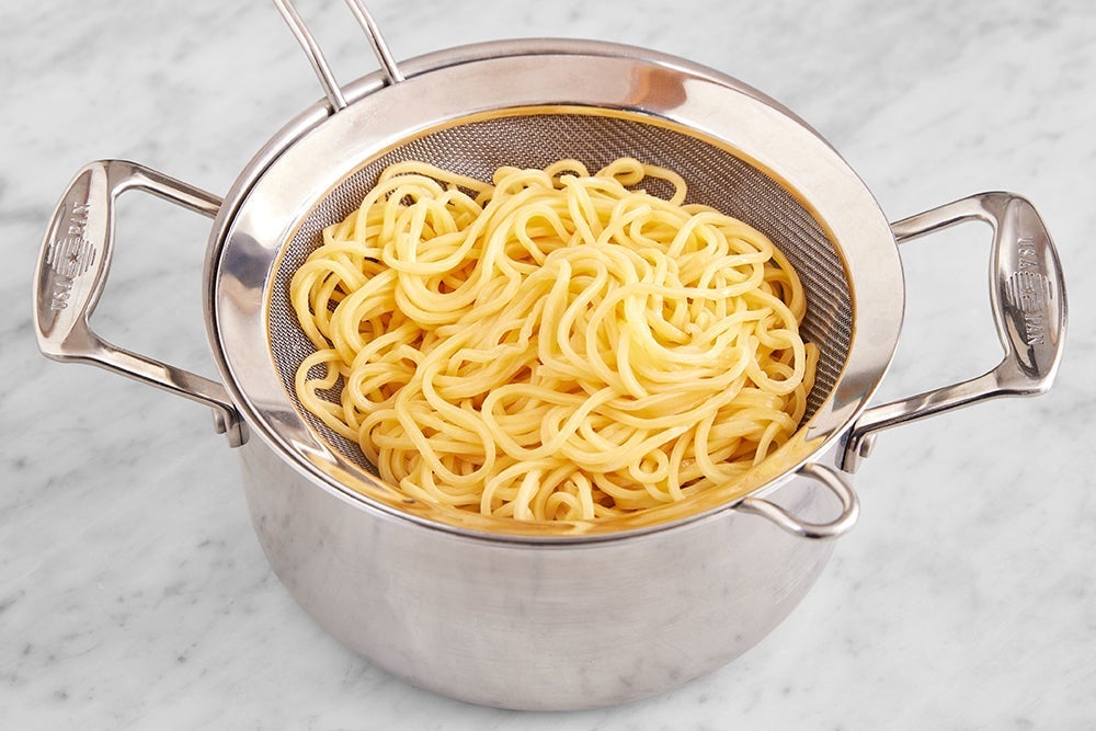 recipe-step-image-Cook the noodles}