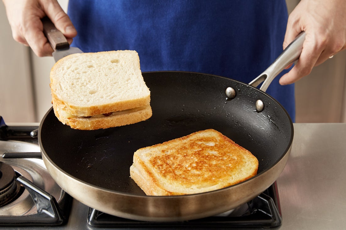 recipe-step-image-Cook the sandwiches}