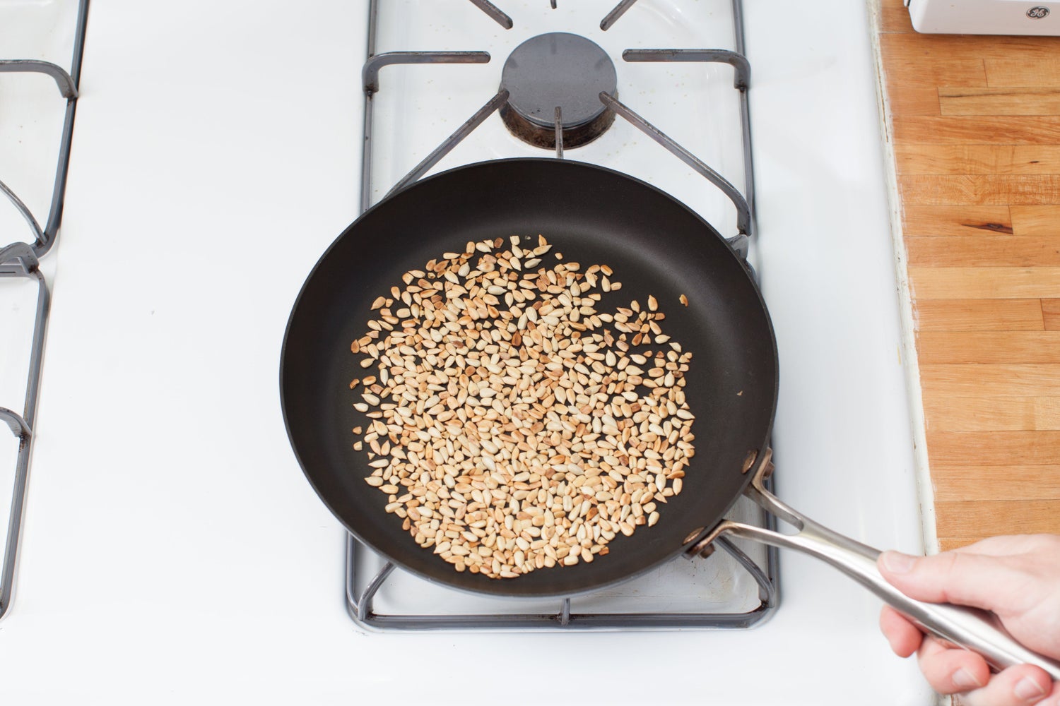 recipe-step-image-Toast the sunflower seeds:}