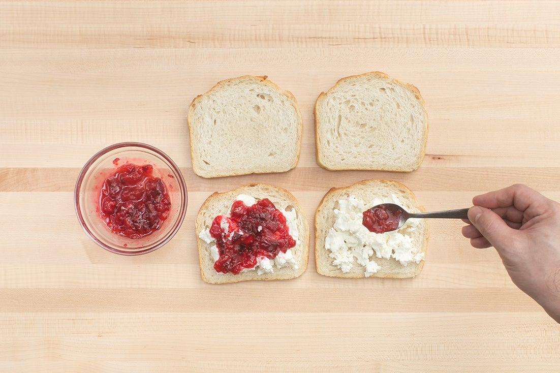 recipe-step-image-Assemble the sandwiches:}