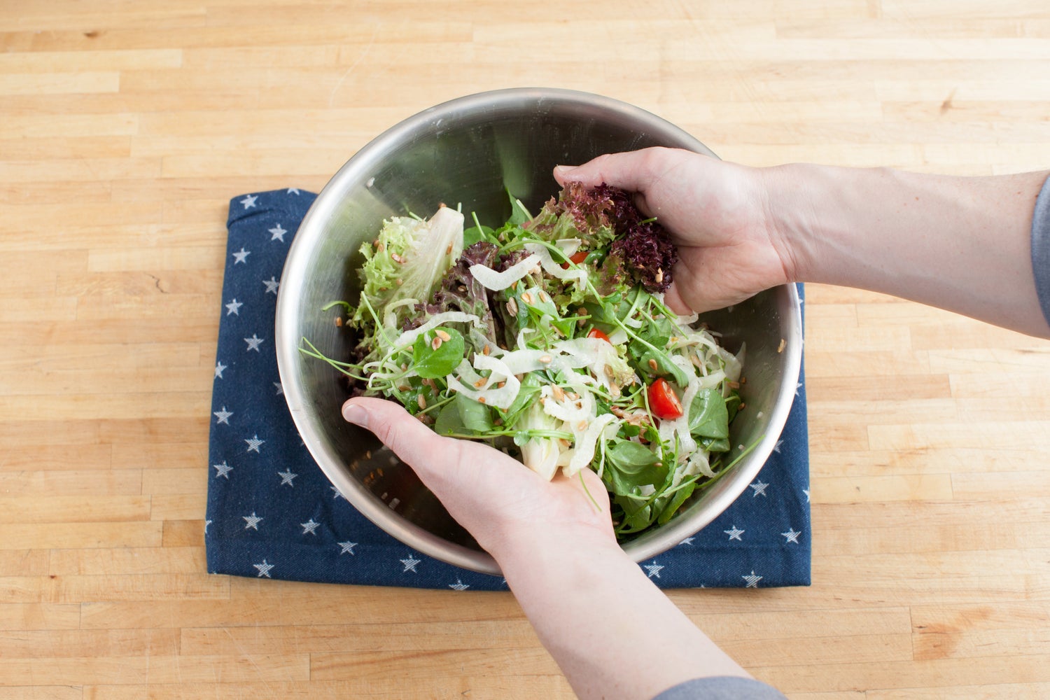 recipe-step-image-Make the salad:}