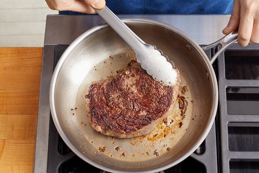 recipe-step-image-Cook the steak}