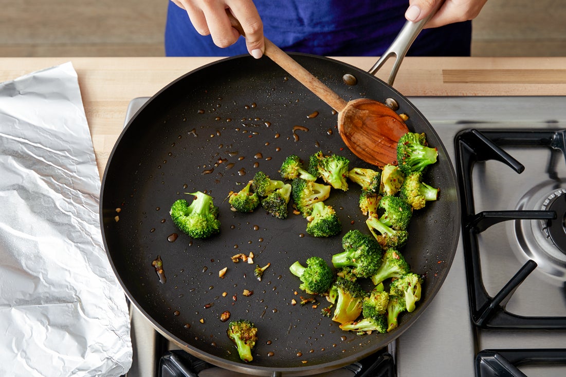 recipe-step-image-Cook the broccoli}