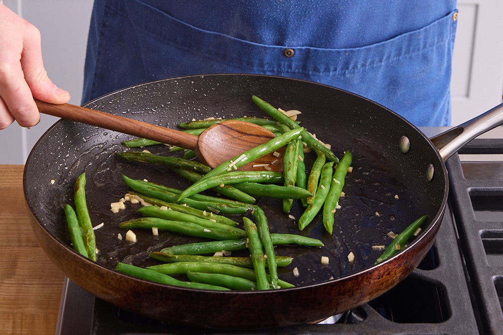 recipe-step-image-Cook the green beans}