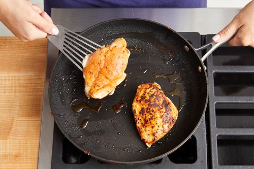 recipe-step-image-Cook the chicken}