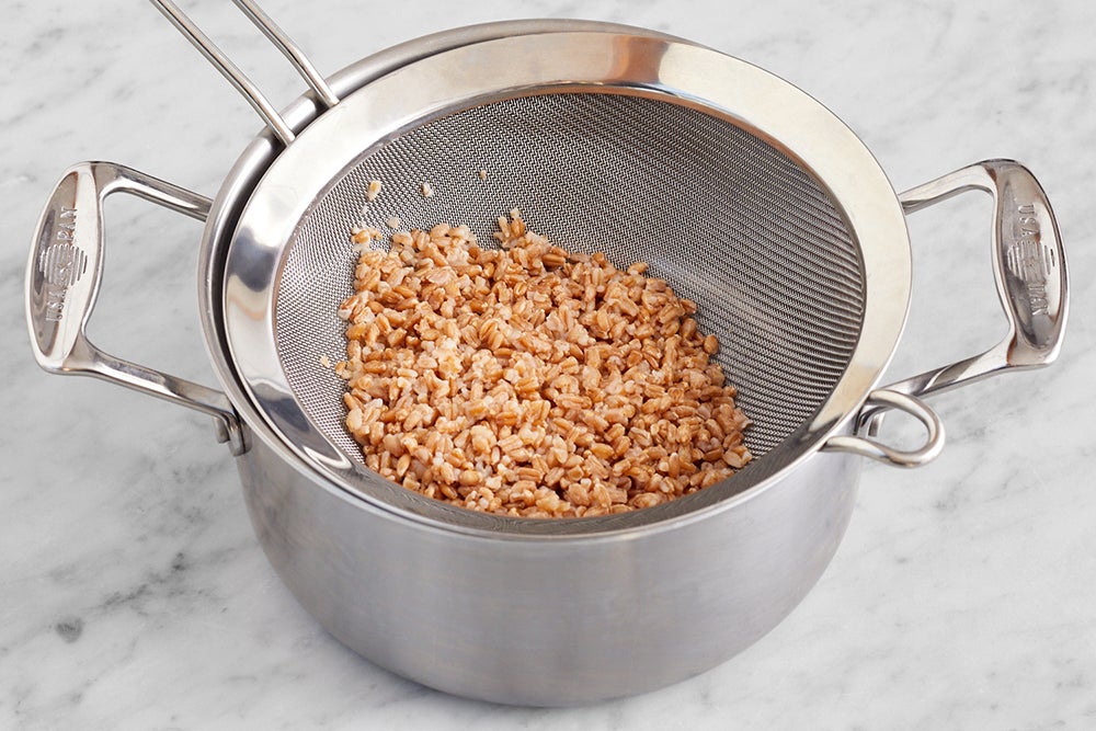 recipe-step-image-Cook the farro}