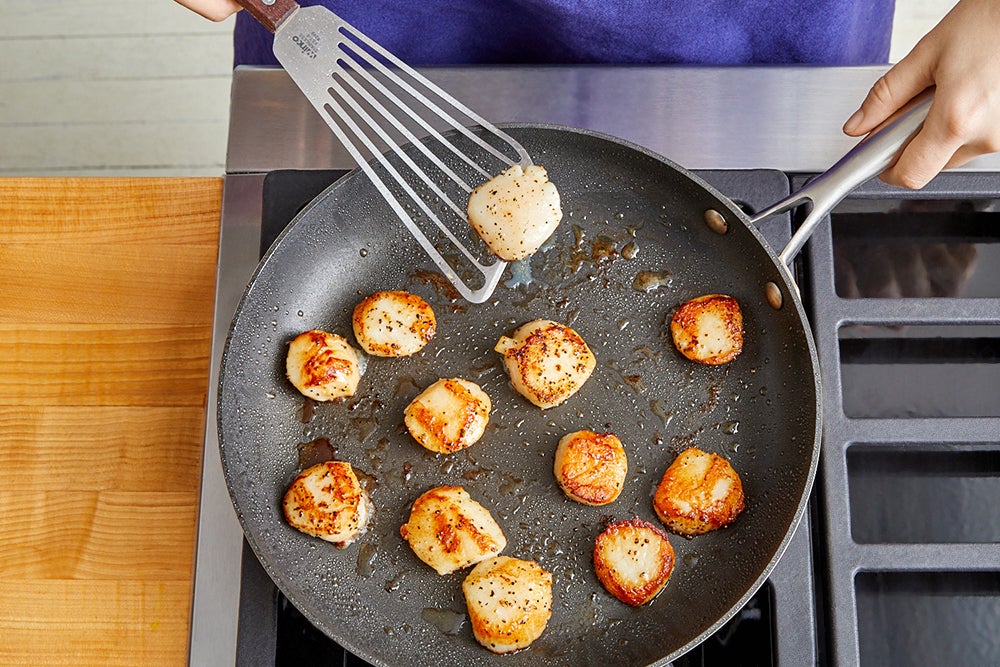 recipe-step-image-Cook the scallops & serve your dish}