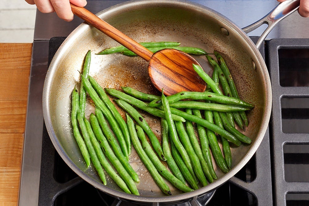 recipe-step-image-Cook the green beans}